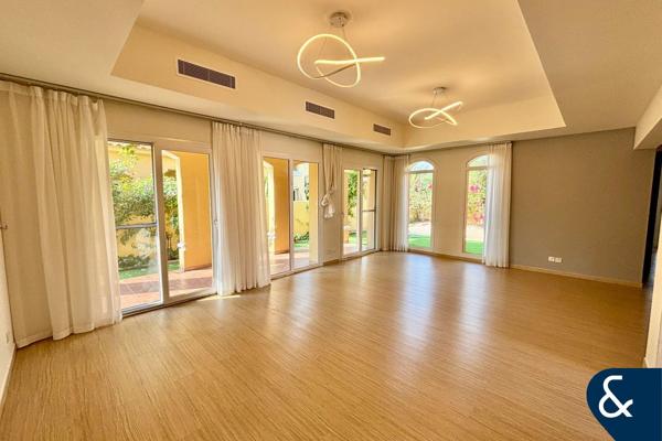 Vacant Now | View Today | Pool + Park | 4 Bed